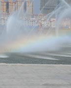 晉陽湖噴泉
　　晉陽湖公園是城市綜合型生態(tài)濱水公園，其景觀工程分為10大區(qū)域，有生態(tài)自然游覽區(qū)、僑鄉(xiāng)文化廣場區(qū)、古厝文化體驗區(qū)、濕地生態(tài)科普區(qū)、城市文化廣場區(qū)、生態(tài)島休閑區(qū)、山林沙地游玩區(qū)和水上活動區(qū)。 